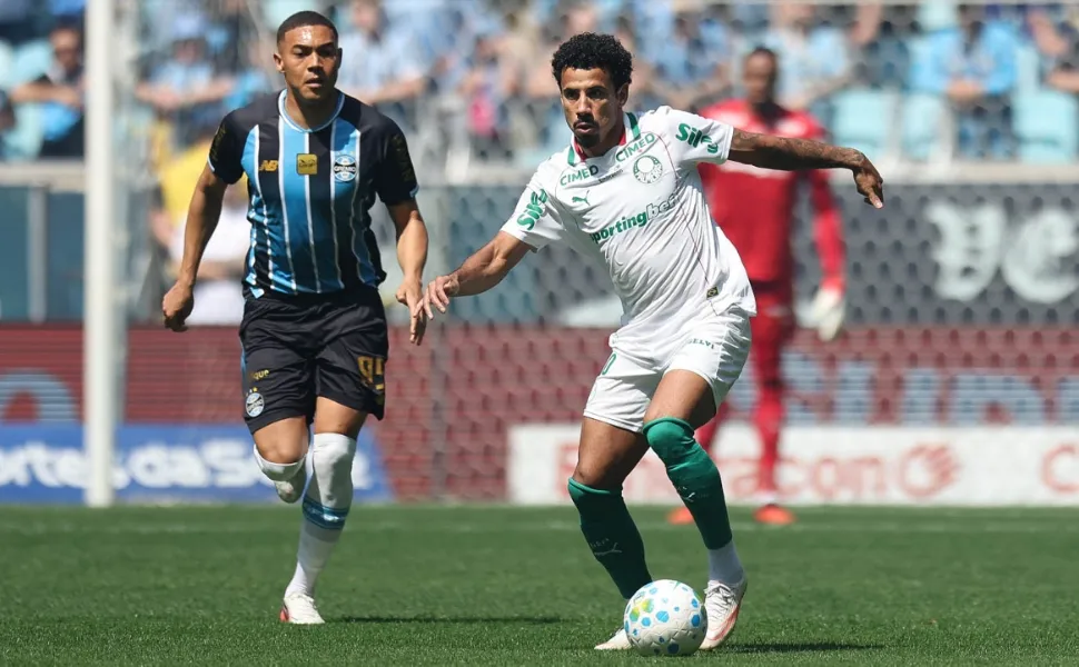 Palmeiras empata com Grêmio e iguala líder Flamengo no Brasileirão