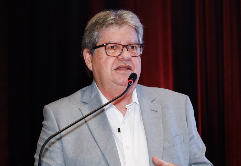 João Azevêdo assina contrato de novo empreendimento no Polo Cabo Branco 