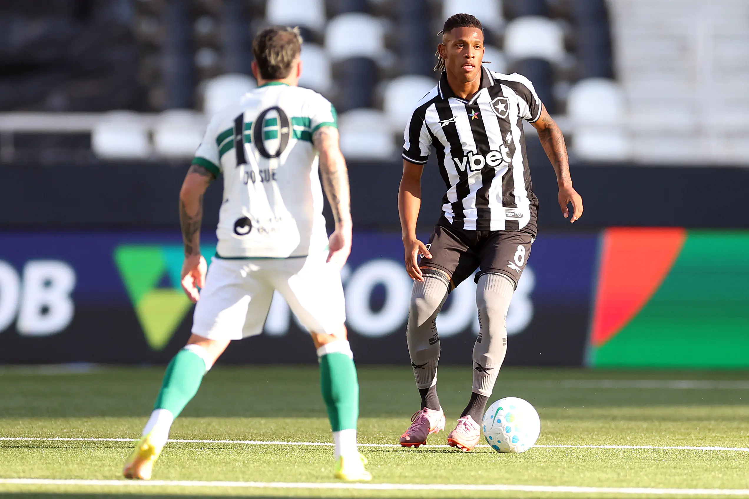 Botafogo empata com Coritiba e perde sequência de vitórias