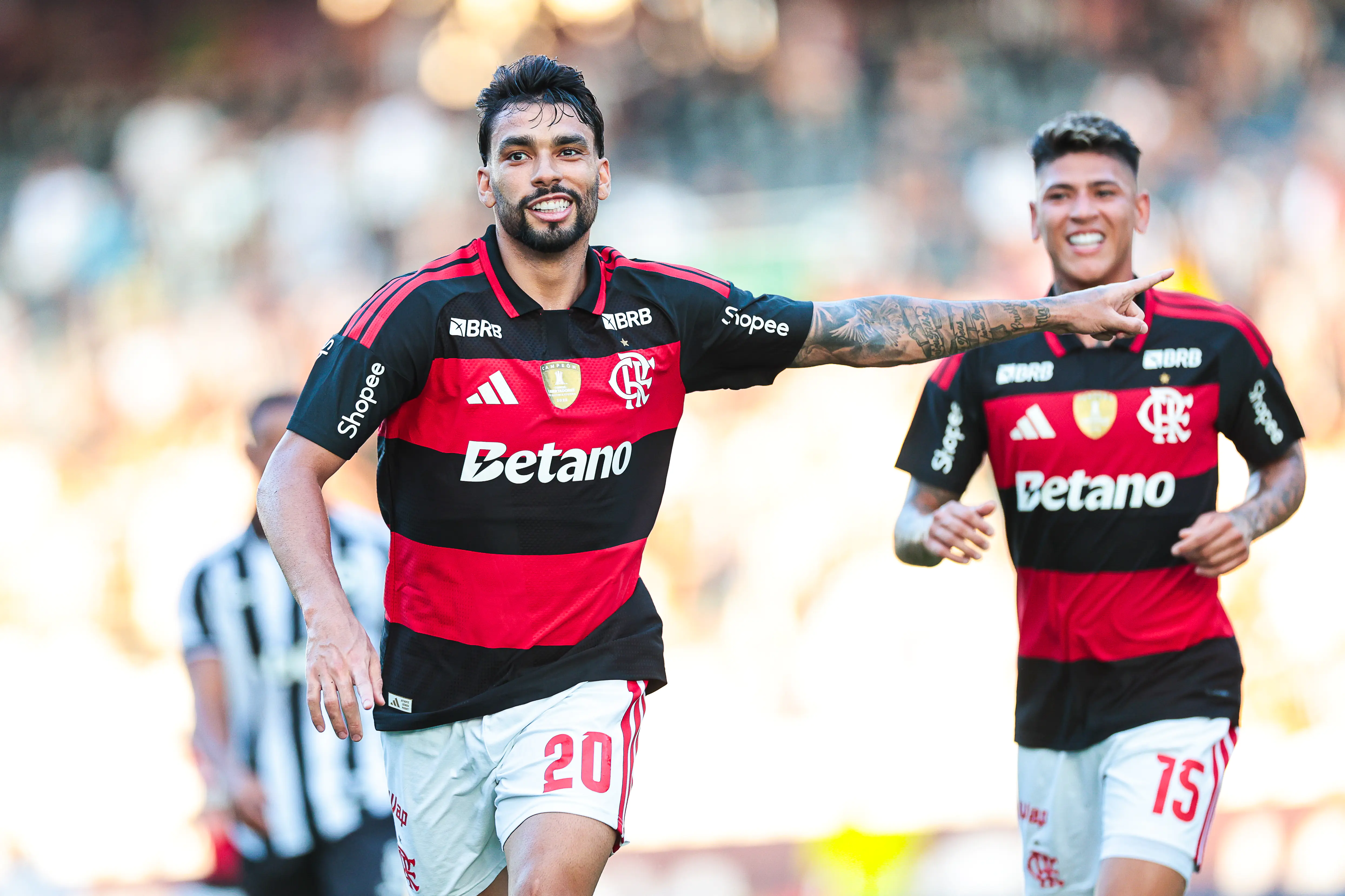 Flamengo vence Botafogo e vai à semi do Carioca