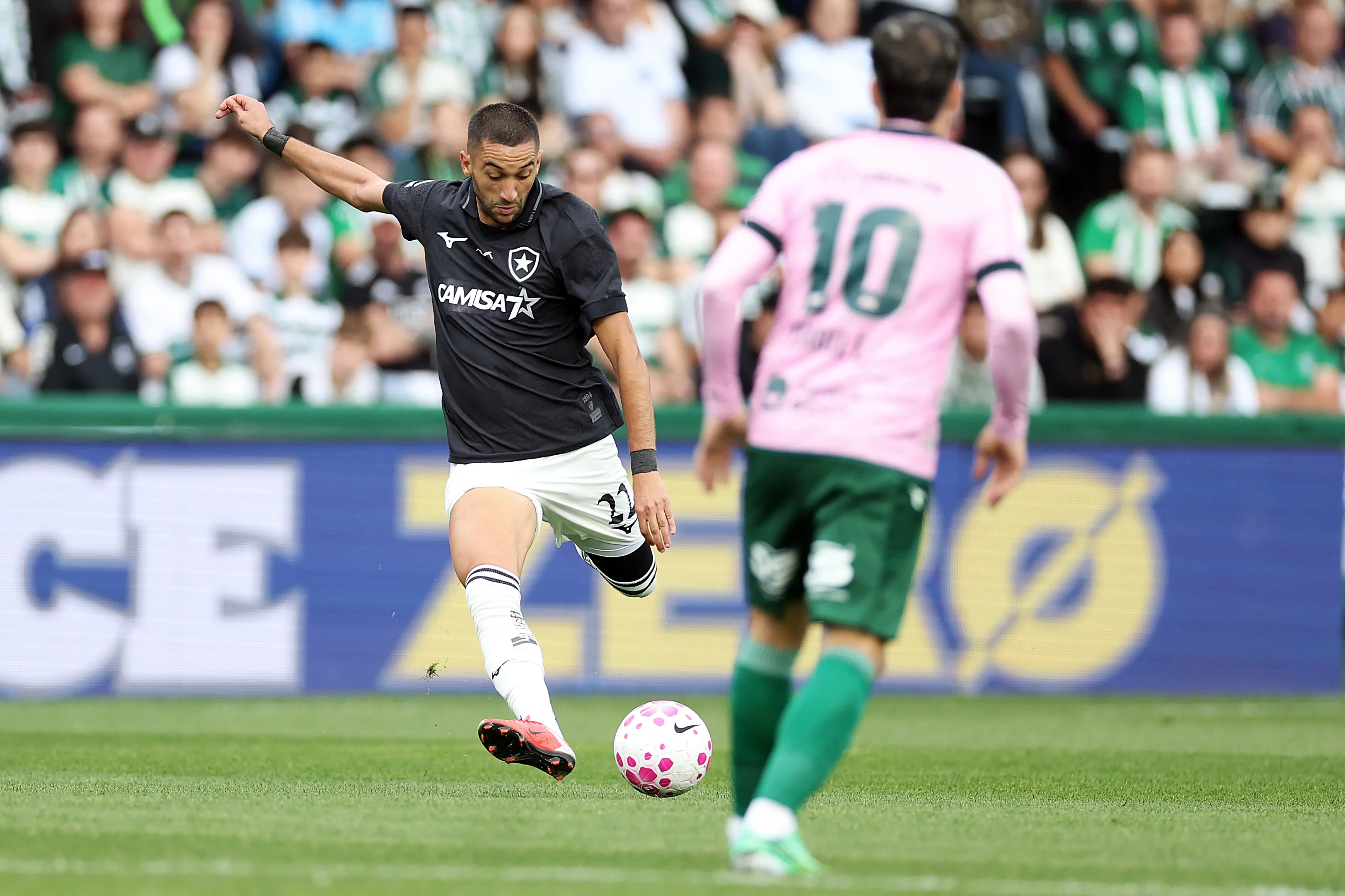 Botafogo empata com Coritiba e chega a três jogos sem vencer