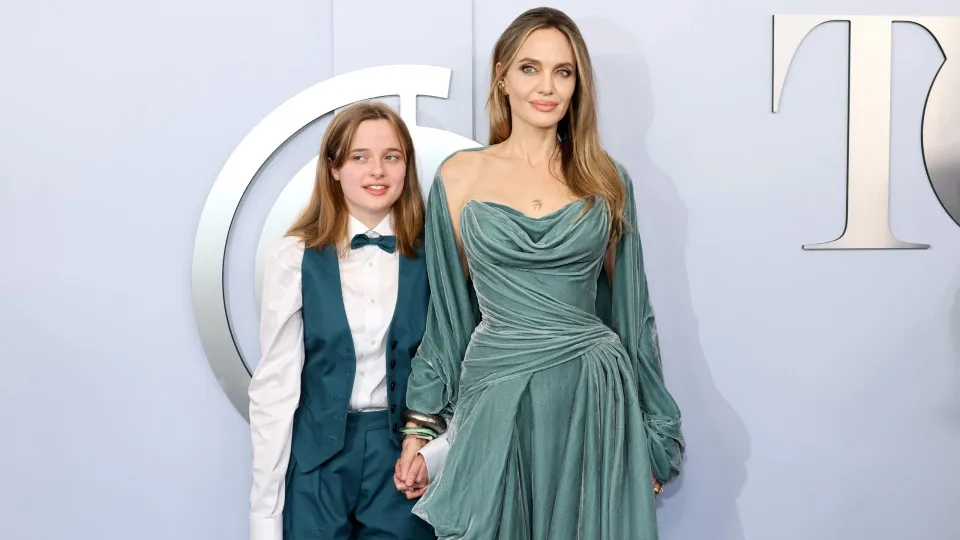 Vivienne Jolie-Pitt pede para retirar "Pitt" do sobrenome