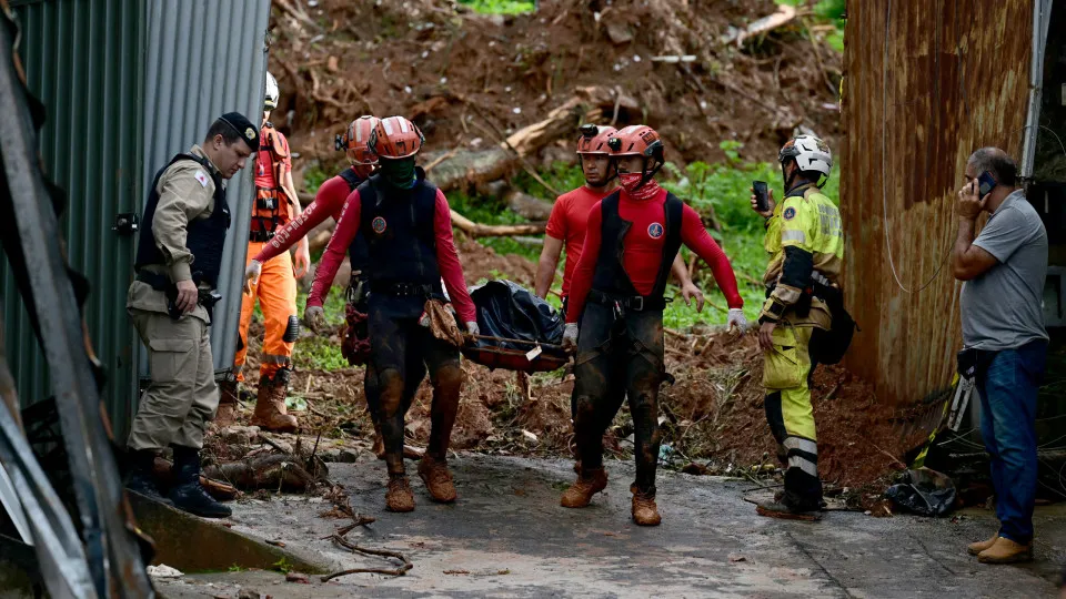 Temporal deixa 59 mortos na zona da mata de MG