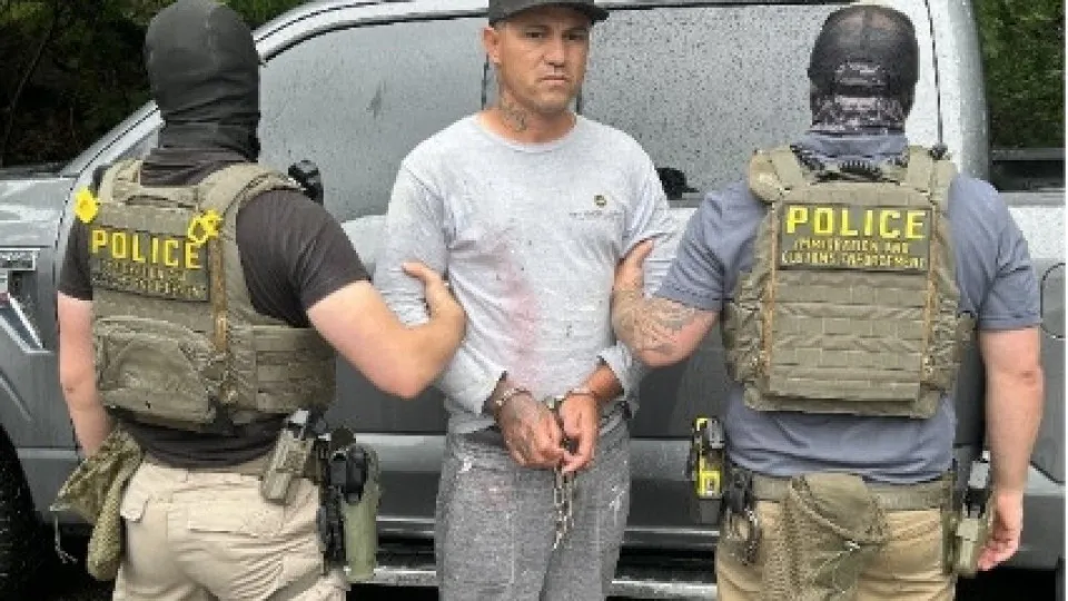 ICE detém brasileiro procurado por homicídio nos EUA