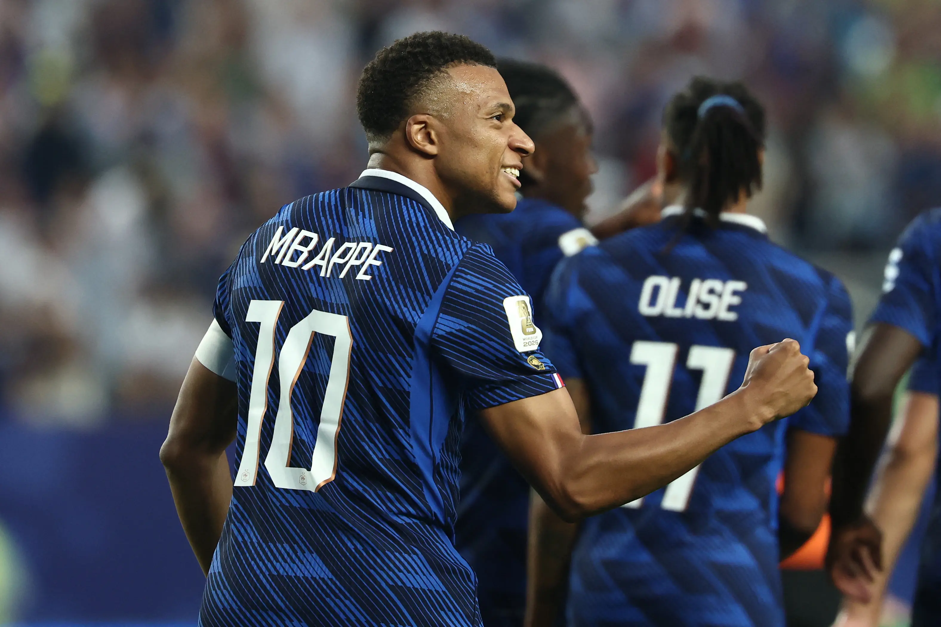 França vence Iraque, avança e Mbappé iguala marca histórica