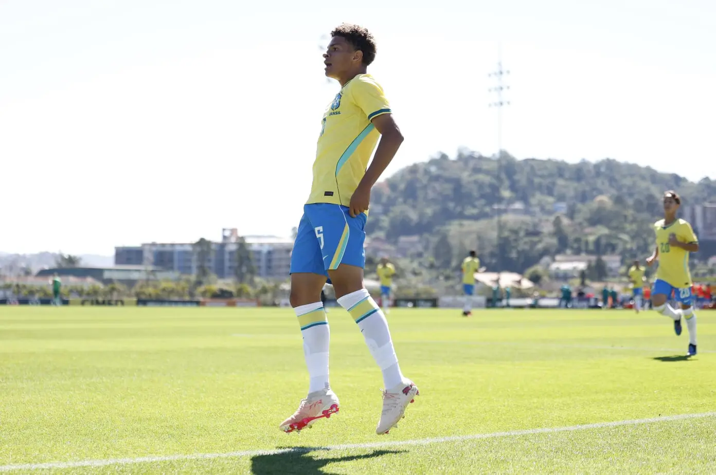 Brasil sub-15 goleia Uruguai por 4 a 0 em amistoso