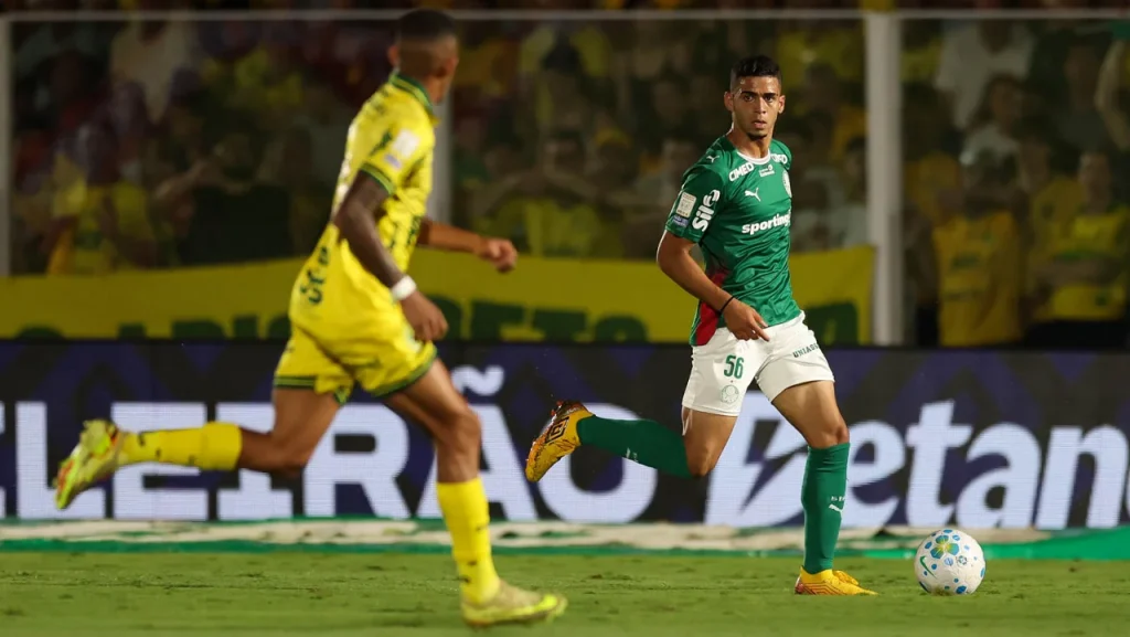 Palmeiras empata com Mirassol e vê Flamengo se aproximar