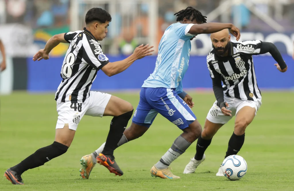 Santos empata com Macará e avança às quartas da Sul-Americana