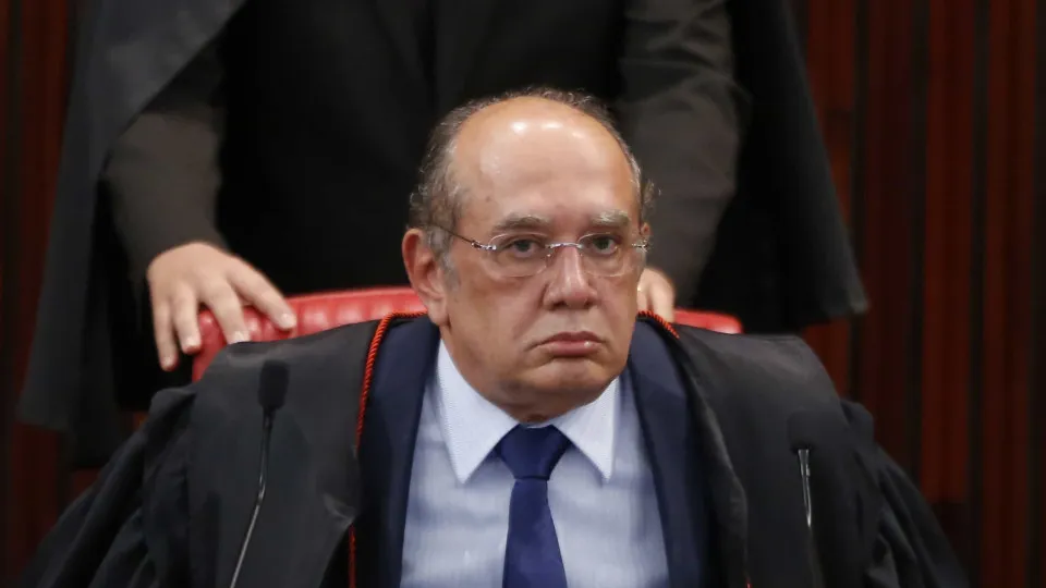 Gilmar Mendes usou jatinho de empresa ligada ao Banco Master