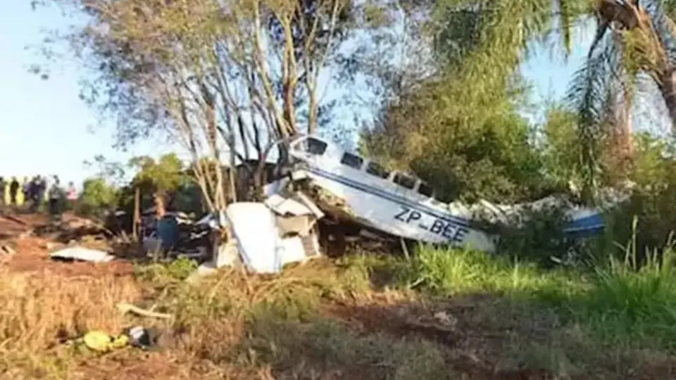Avião com milhões cai no Paraguai e dinheiro é saqueado