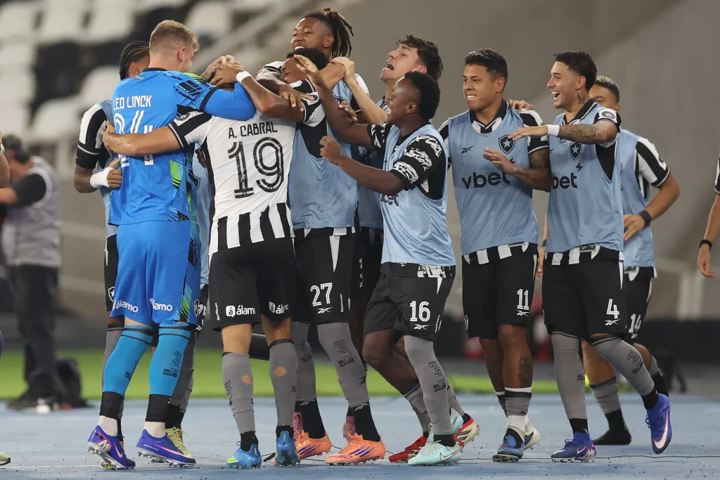 Botafogo vence Mirassol por 3 a 2 e sai do Z-4