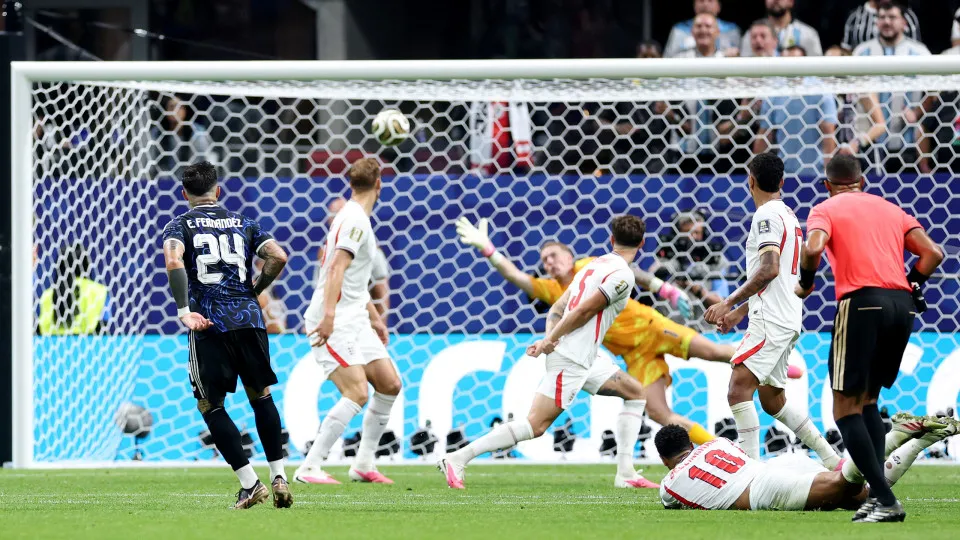 Argentina vence Inglaterra e avança à final da Copa do Mundo 2026