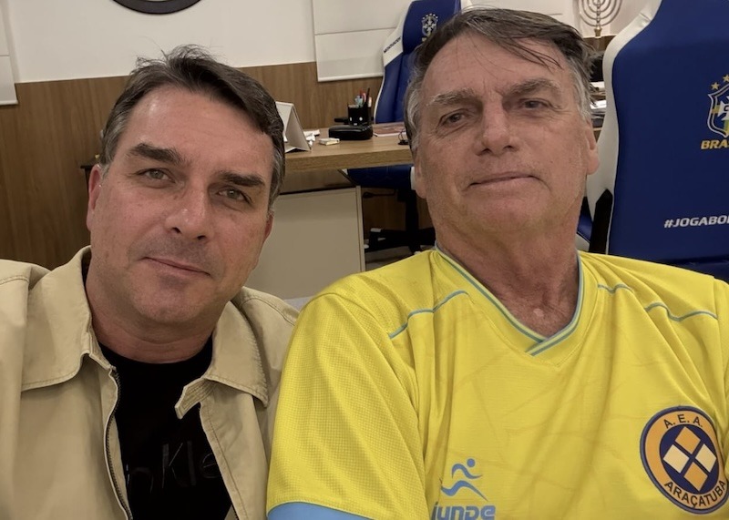 Flávio diz que Bolsonaro voltou a ter soluços e voz fraca