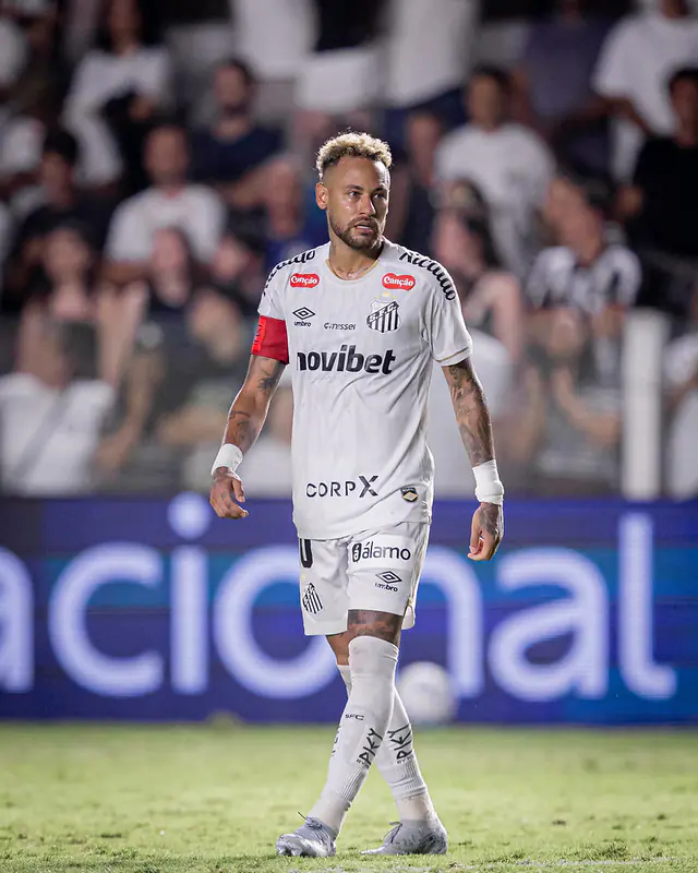 Santos empata com Coritiba e amplia jejum na temporada