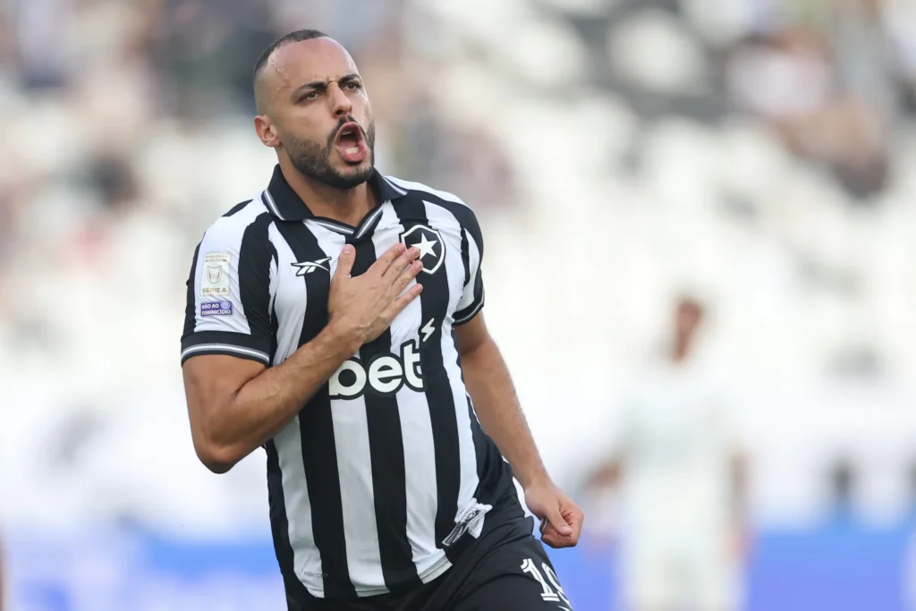 Barboza se emociona em despedida do Botafogo no Nilton Santos