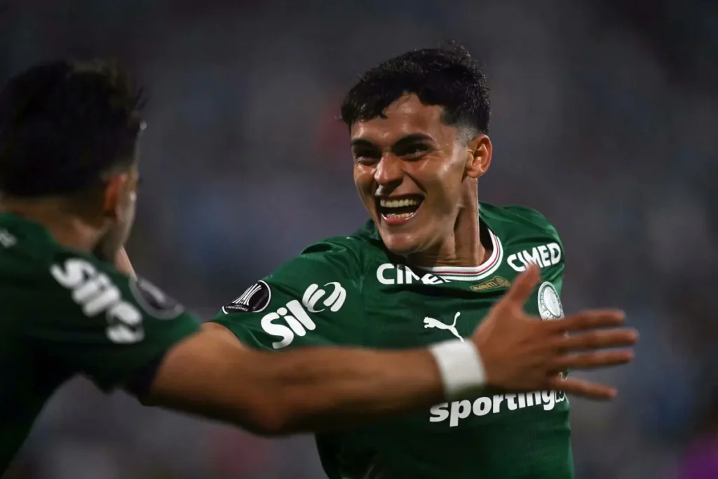 Palmeiras vence Sporting Cristal e lidera grupo
