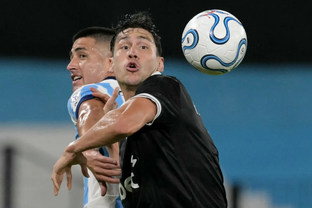 Botafogo vence Racing por 3 a 2 e lidera Grupo E