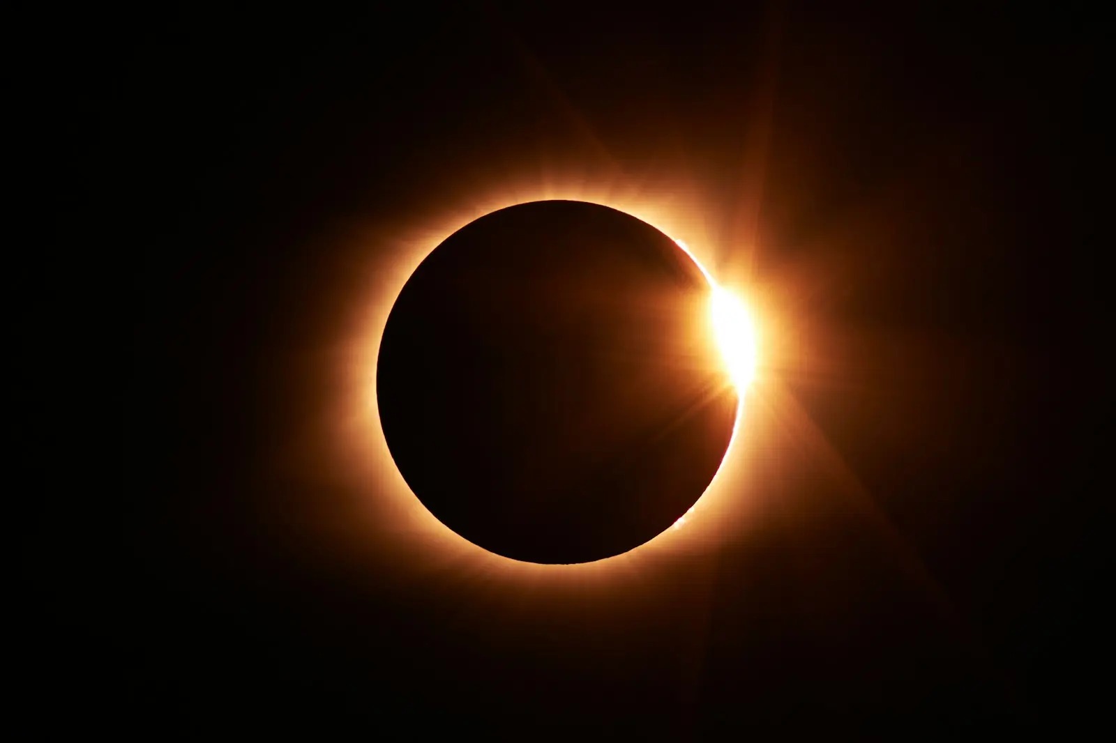 Apagão global? Eclipse solar anular explica fenômeno previsto para esta terça-feira (17)