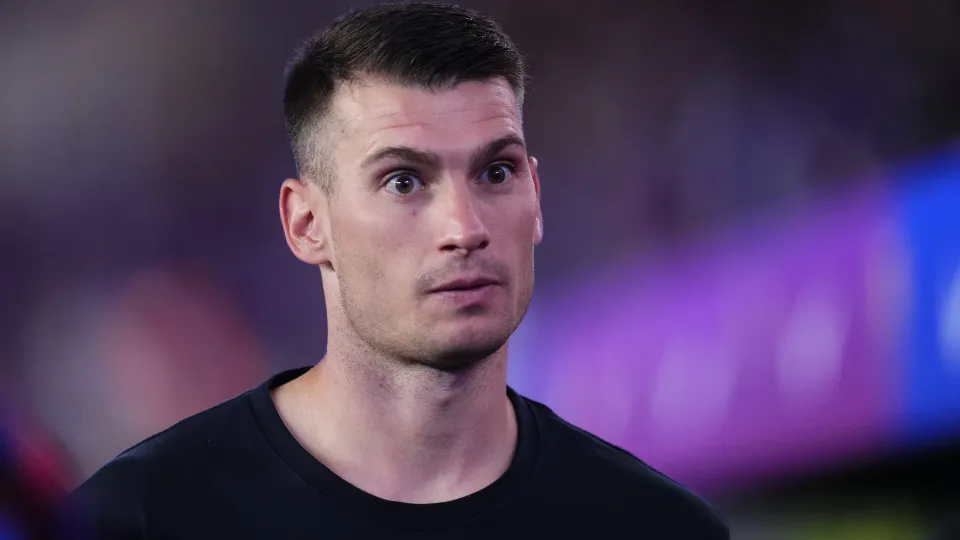 Barcelona anuncia contratação de Livakovic, algoz do Brasil