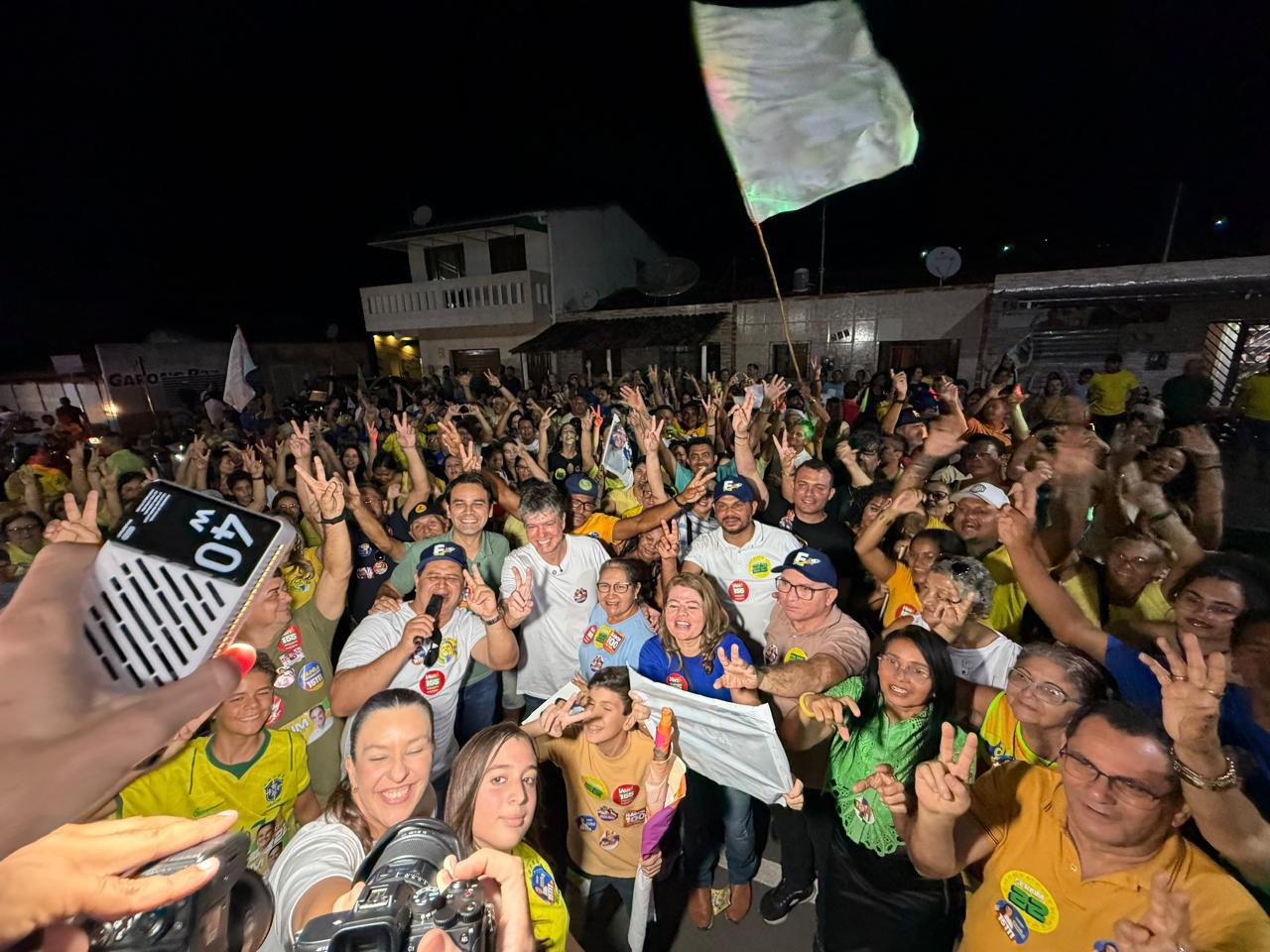 Danilo Rocha reúne apoiadores em caminhada ao lado de Ruy Carneiro e Camila Toscano em Pirpirituba
