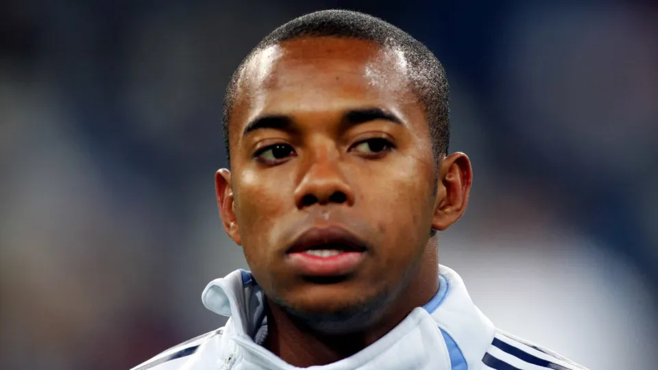 STJ rejeita recurso de Robinho para levar caso ao STF