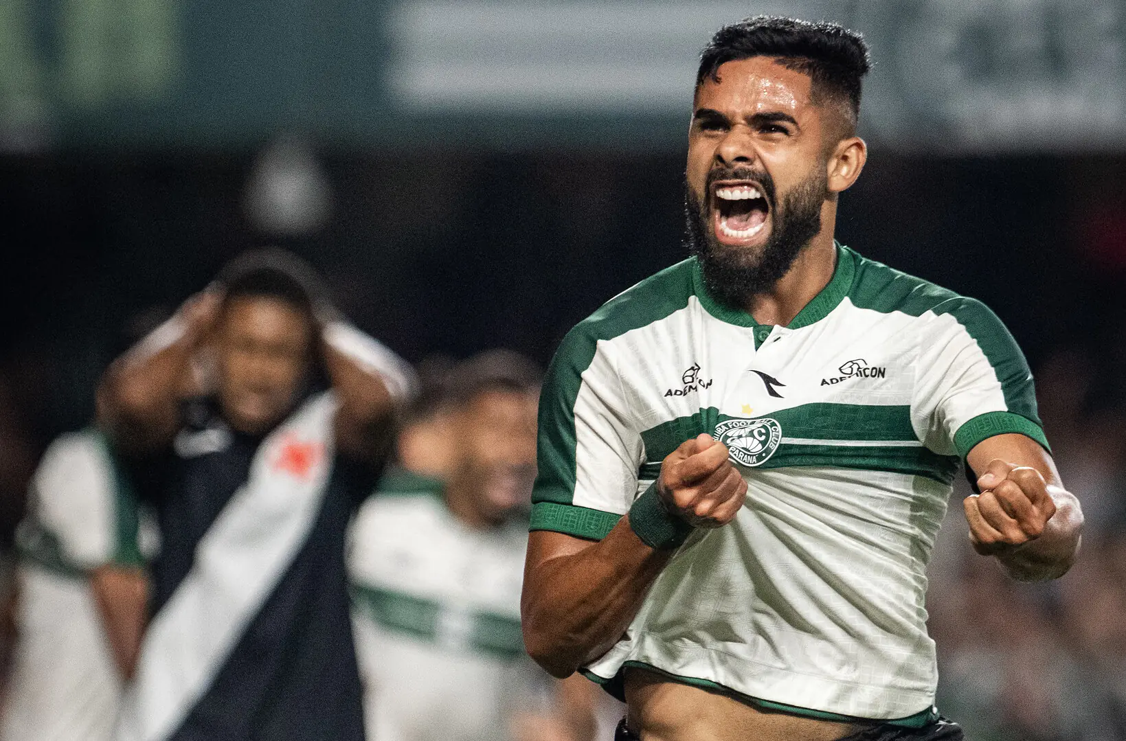 Vasco e Coritiba empatam por 1 a 1 no Brasileirão