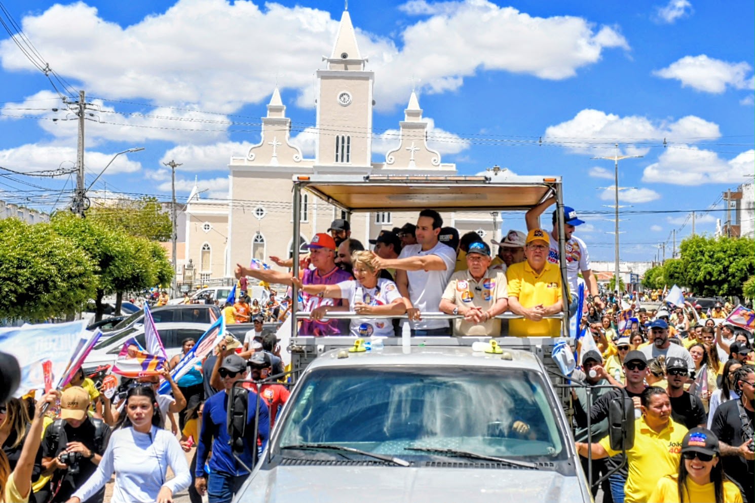 João Azevêdo inicia caravana no Alto Sertão e destaca investimentos