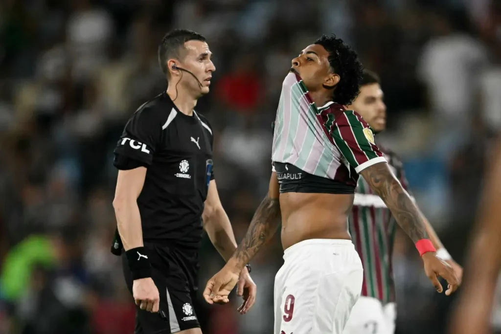 Fluminense vence Bolívar e segue vivo na Libertadores