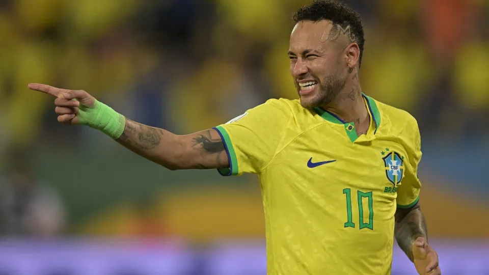 Neymar faz exame decisivo e pode ter estreia na Copa definida