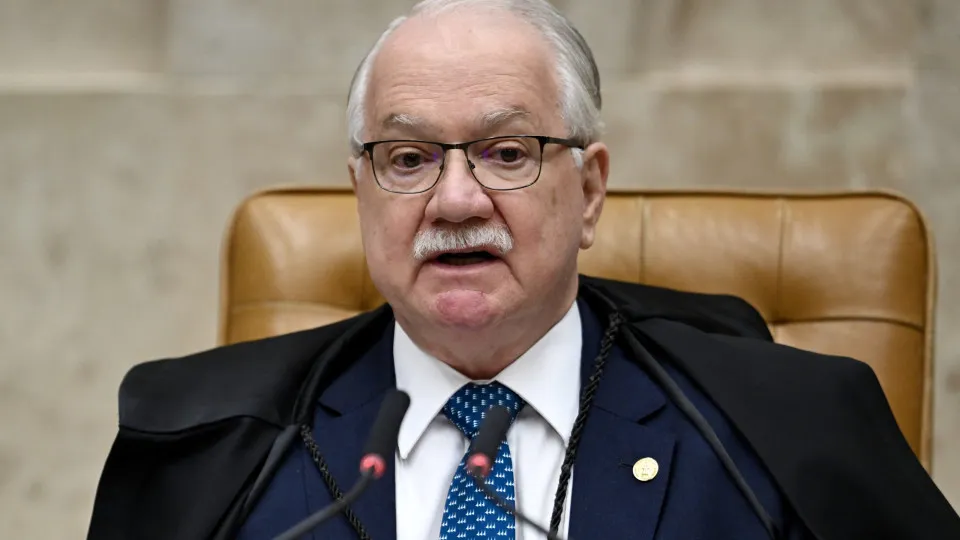 Fachin cancela sessão do STF em meio à crise do Banco Master