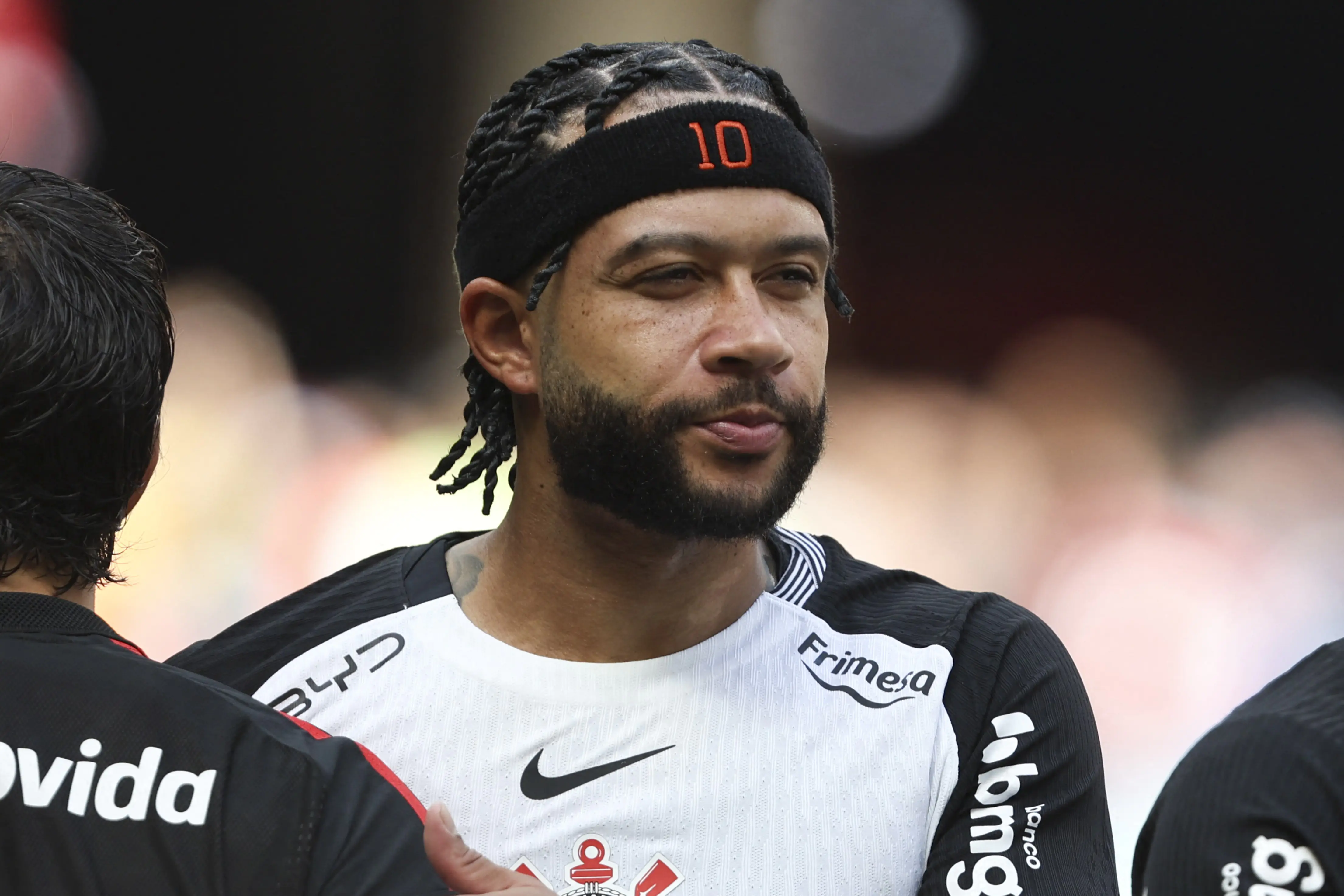 Flamengo e Vasco têm interesse na contratação de Memphis Depay