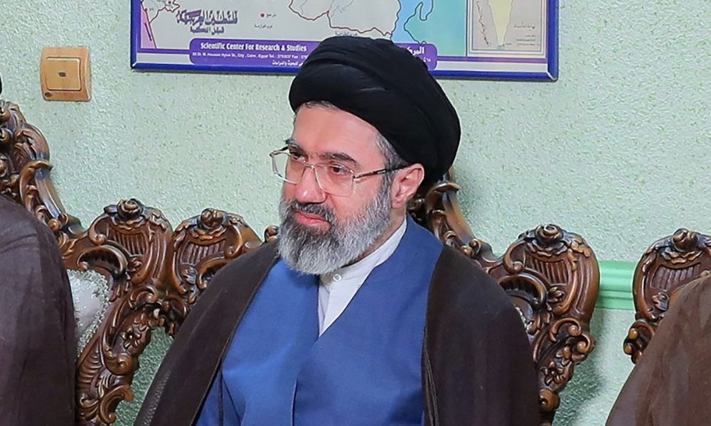 Quem é Mojtaba Khamenei, novo líder supremo do Irã