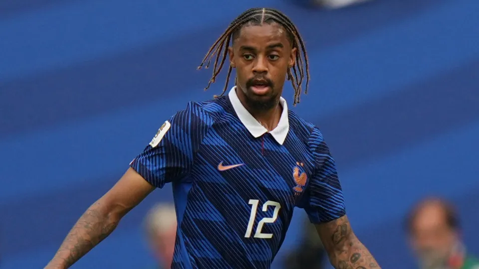 Barcola recusa renovar com o PSG e futuro segue indefinido