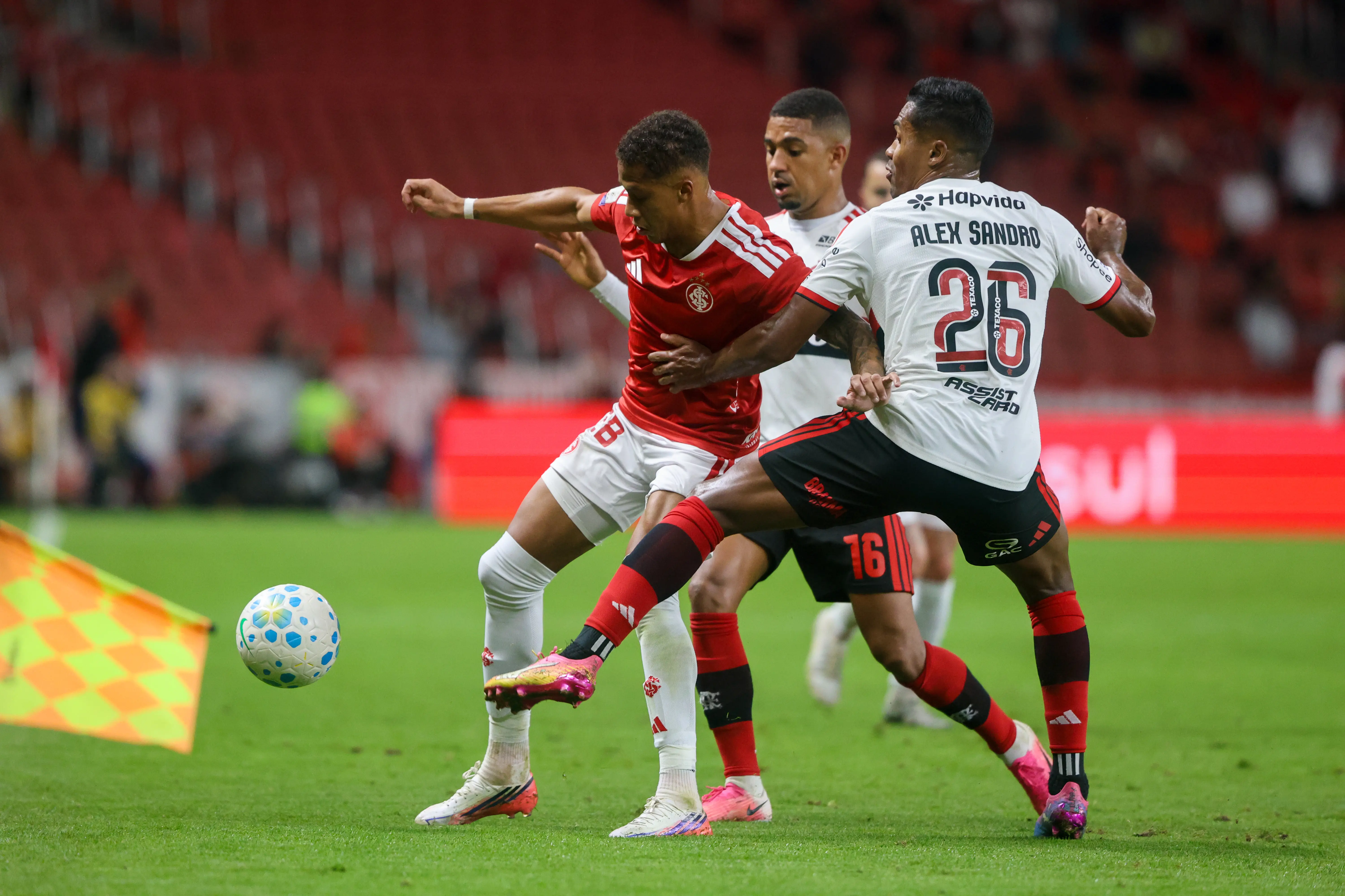 Flamengo empata com o Internacional e pode ver líder abrir vantagem