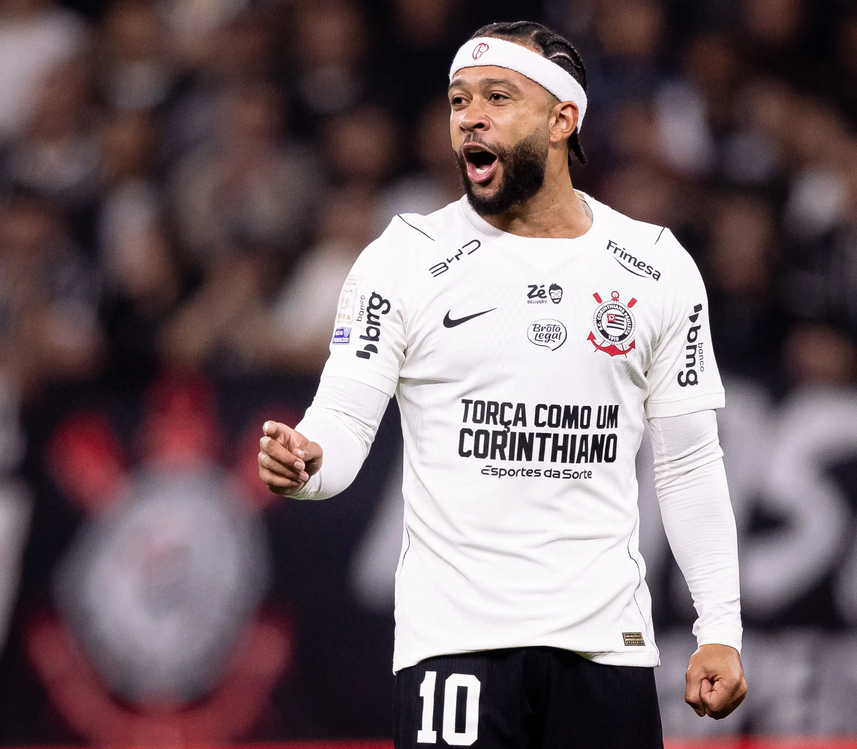 Corinthians reabre negociação para renovar com Memphis Depay