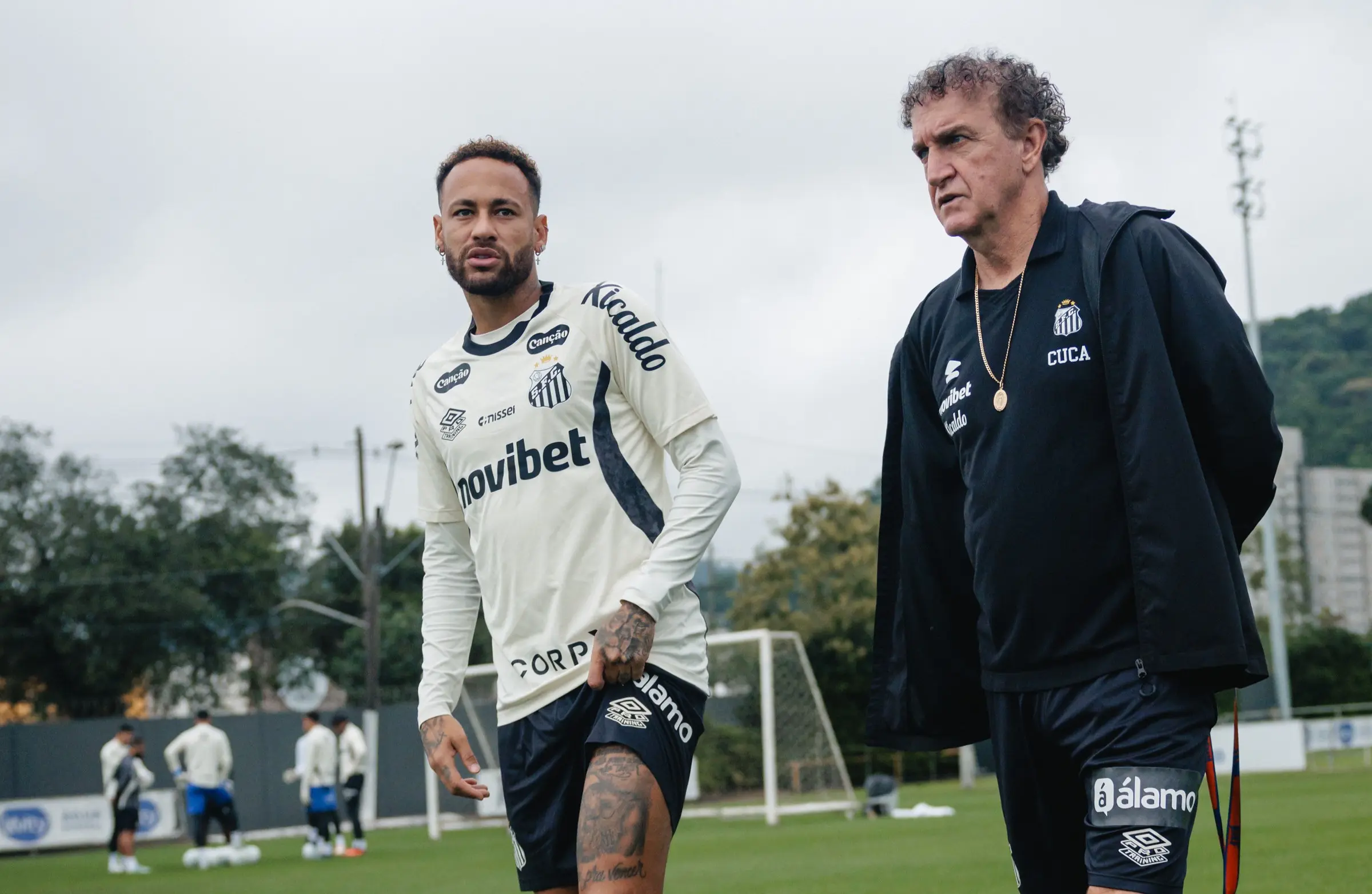 Neymar é relacionado pelo Santos contra o Palmeiras