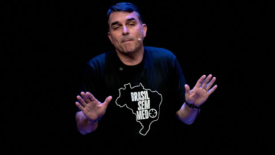 Flávio Bolsonaro critica Lula e defende Pix em viagem aos EUA