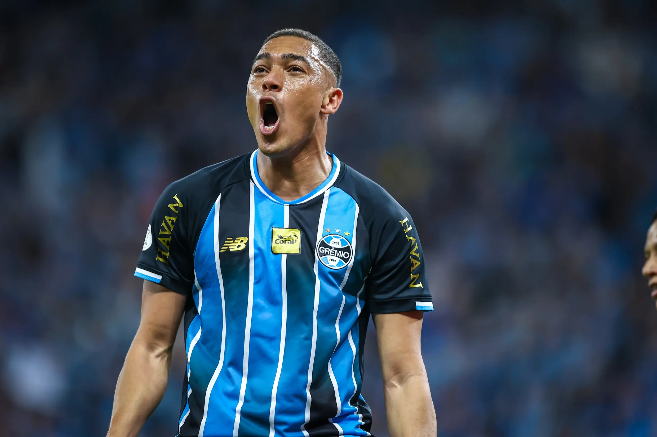 Grêmio vence Inter no Gre-Nal 454 e vai à semifinal