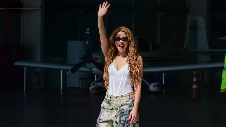Shakira chega ao Rio para show gratuito em Copacabana