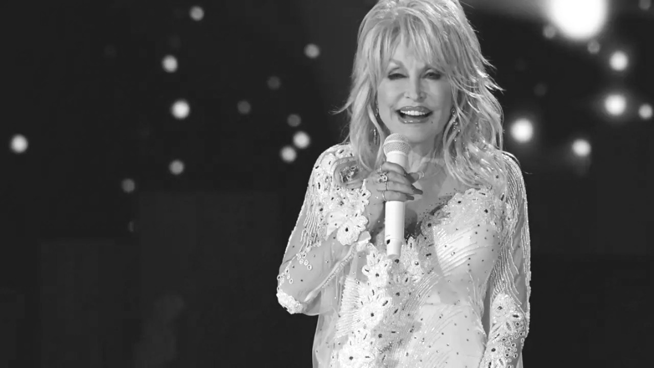 Morre a cantora Dolly Parton, ícone da música country, aos 80 anos