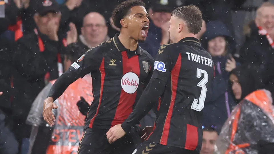 Bournemouth vence o Milan por 3 a 0 e sobe na Premier League