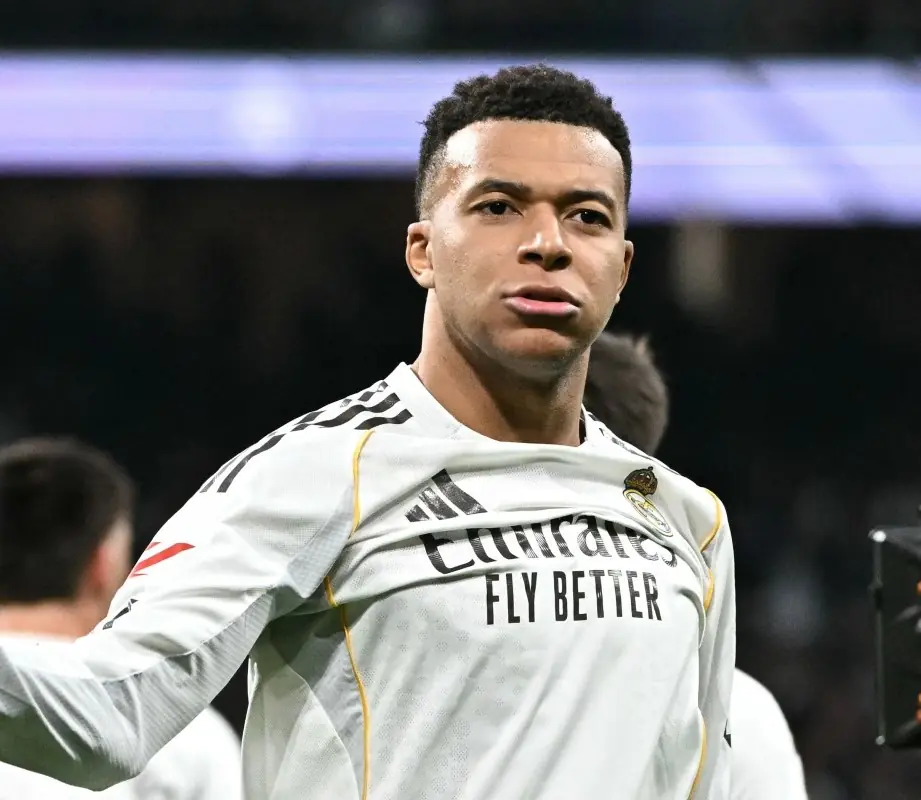 Mbappé desfalca Real Madrid contra Elche por lesão no joelho