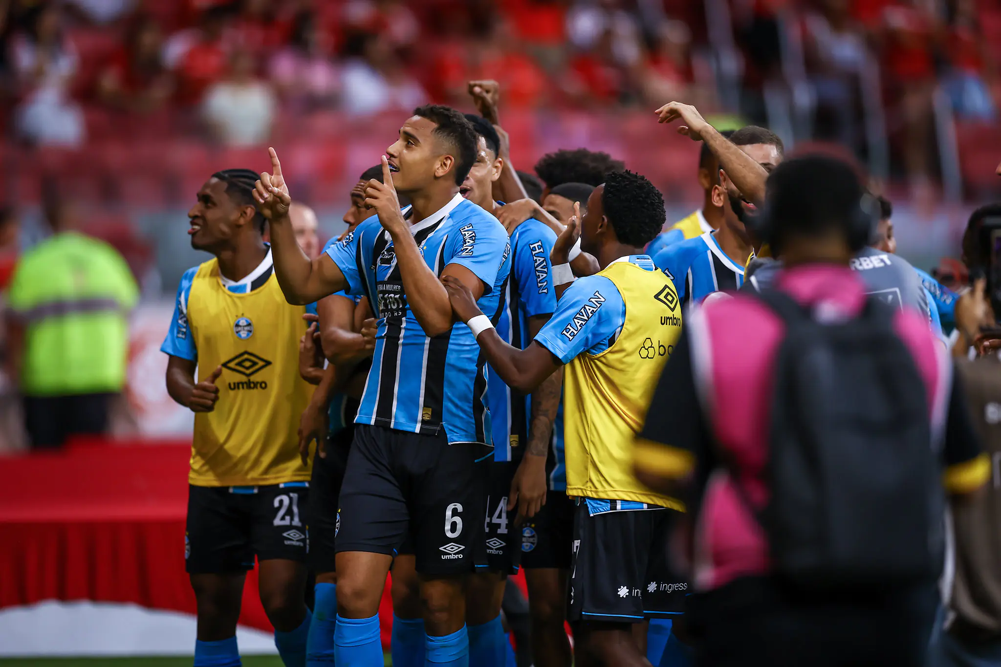 Grêmio empata com Inter e conquista o Gauchão 2026