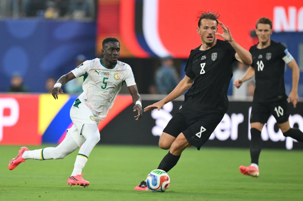 Haaland marca dois, Noruega vence Senegal e avança na Copa
