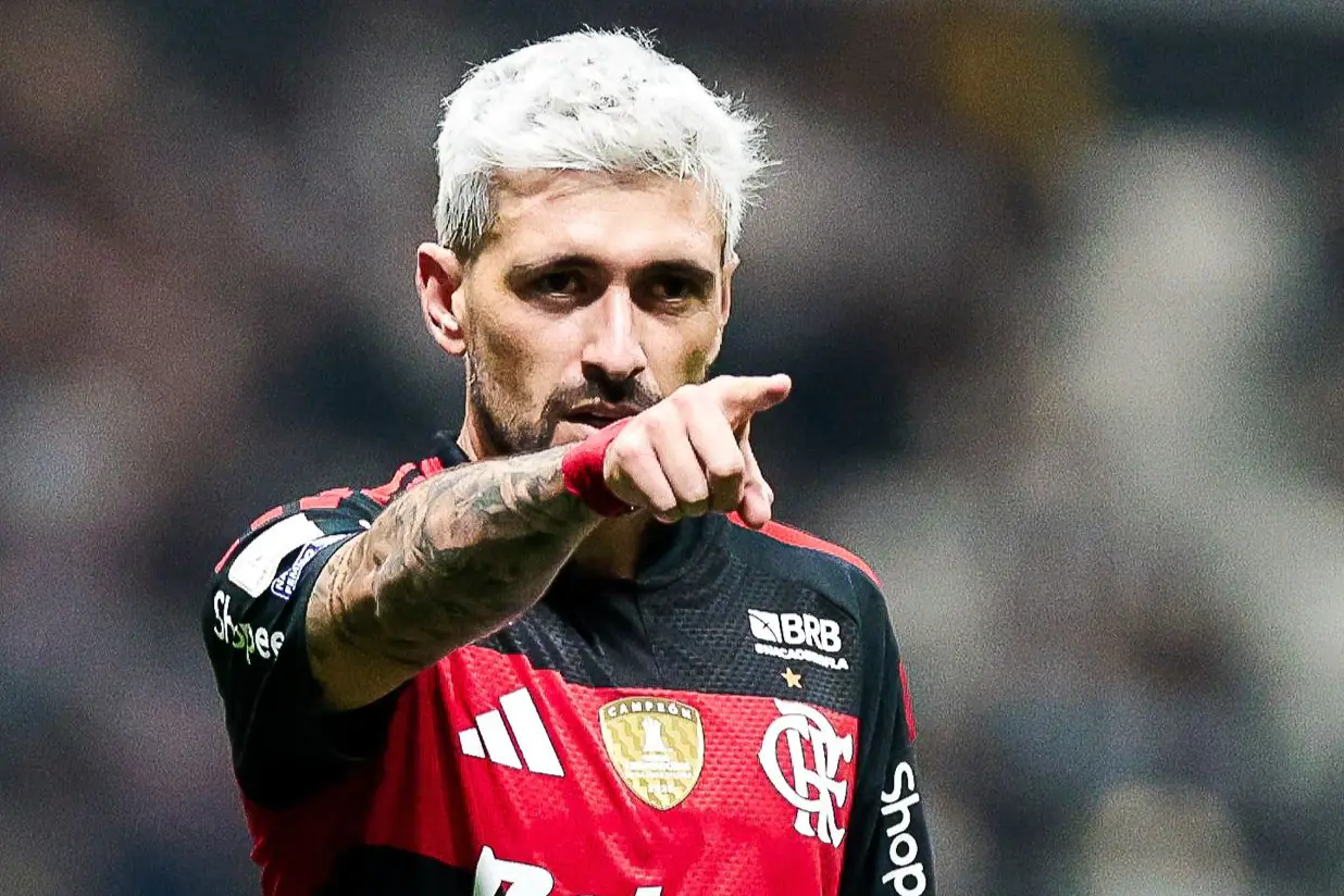 Flamengo goleia Atlético-MG e Arrascaeta destaca vitória.