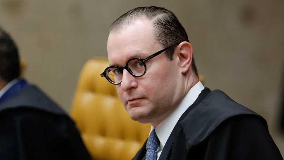 Zanin vota por ordem judicial para acesso a dados de usuários