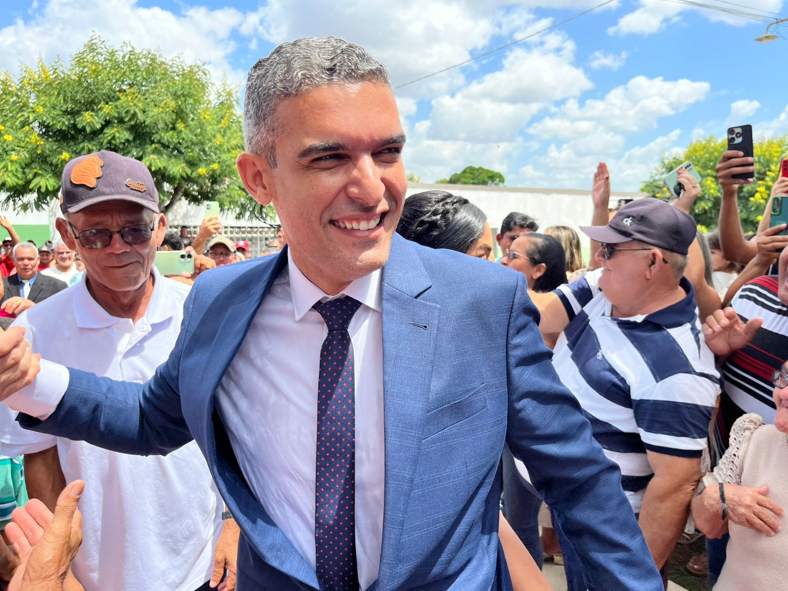 Gestão de Camaf Douglas enfrenta cobranças por dívidas em Lagoa de Dentro