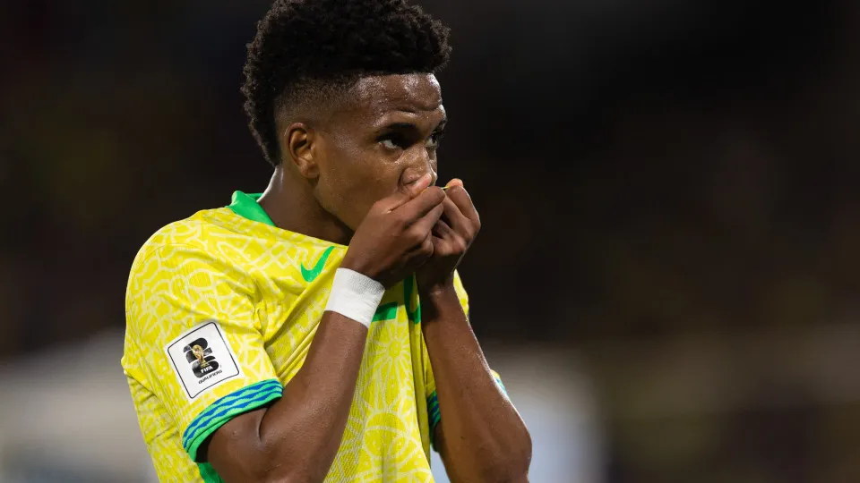 Estêvão volta à Seleção Brasileira após lesão e busca espaço no Chelsea