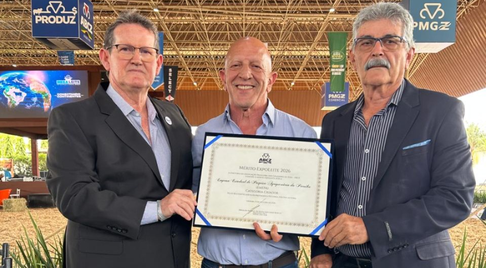 Empaer é homenageada por contribuição à pecuária paraibana durante evento em Minas Gerais