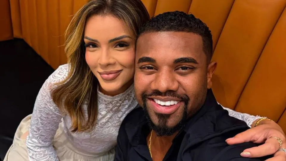 Davi Brito anuncia casamento com influenciadora Emilly Araújo